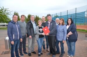 SPD Gemeindeverband Klaus Herbel re. gratulierte Monika Hölzgen li.